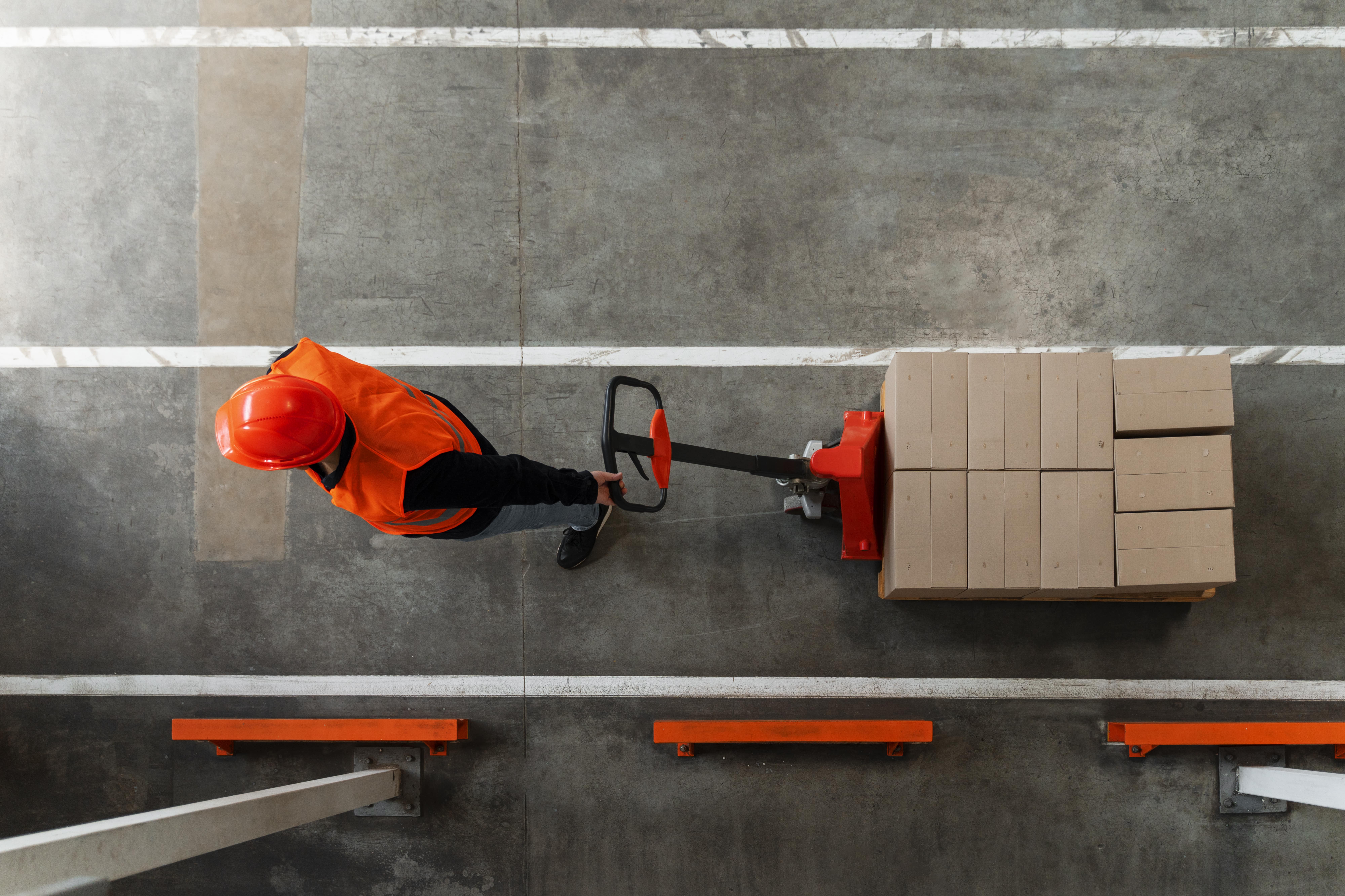 Trabalhador em armazém.